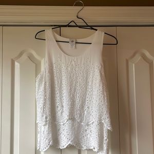 Cabi Vintage. white lace women tank. NWOT Size medium. Dry cleaned.